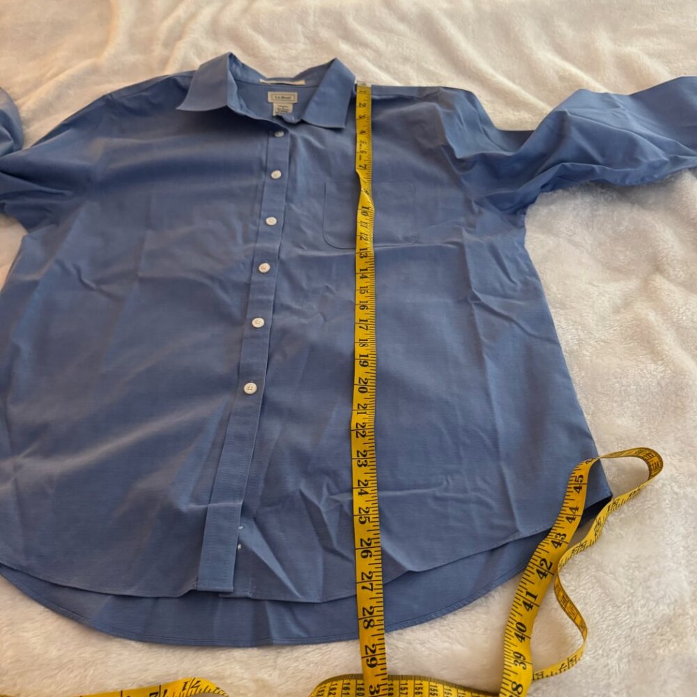 L.L. Bean Wrinkle Resistant Blue Cotton Long Sleeve Button Down Blouse Size L - Picture 15 of 16
